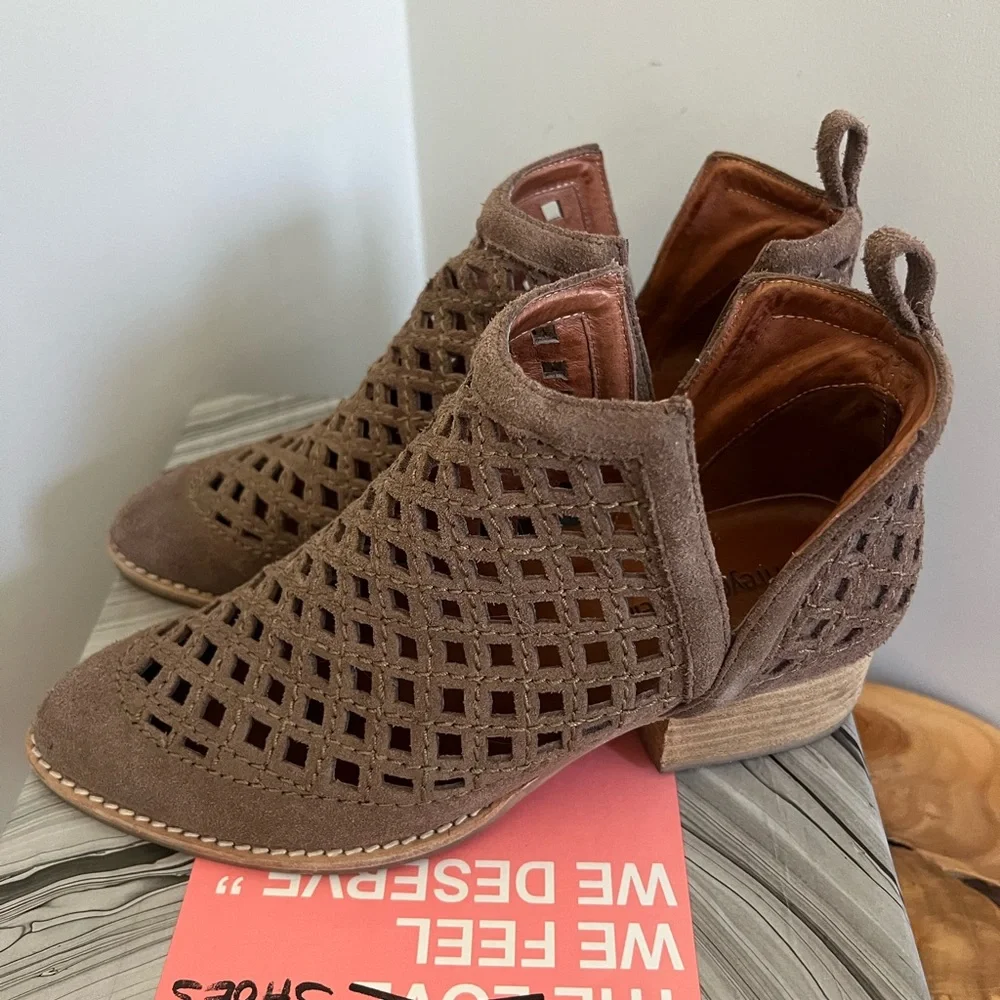 Jeffrey Campbell Taggart Taupe Suede Bootie - Picture 3 of 5